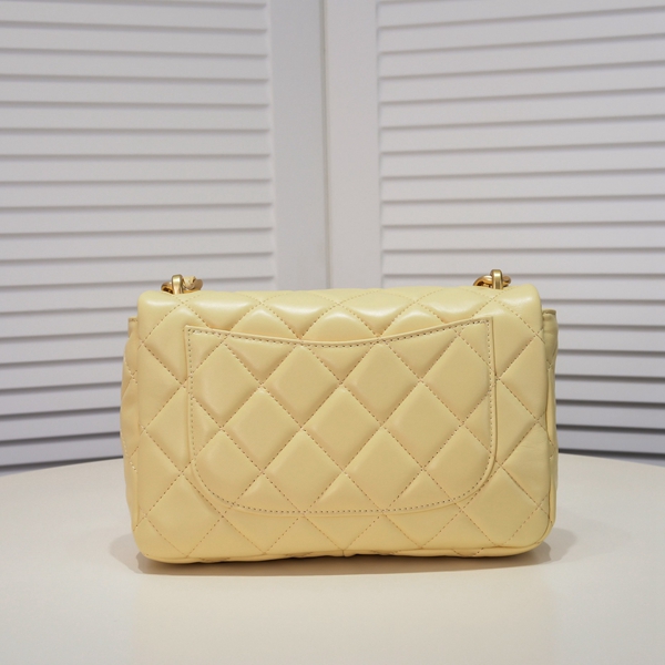 シャネルバッグ側面デザイン